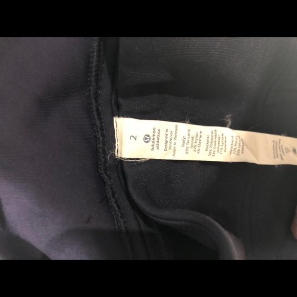 Midnight navy Lululemon hereto there pants - Picture 4 of 6